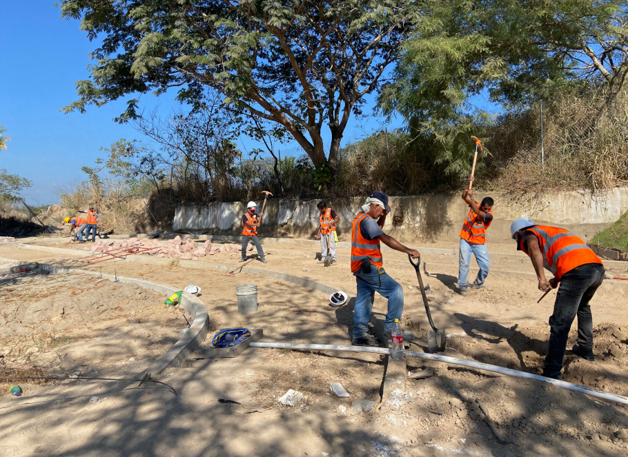 Centro polideportivo montaña trabajo obra